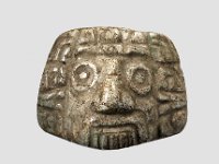 Ame Ste 3  Ame Ste 3, Mexiko, Bundesstaaten Oaxaca und Puebla, Mixteken, Postklassische Periode, Monte Albán V, ca. 1100-1500 n. Chr., Schmuckanhänger aus Stein, Stein, H 6,3 cm, B 5,1 cm, T 3,2 cm : Museumsfoto: Claus Cordes, Bestandskatalog Ethnologie